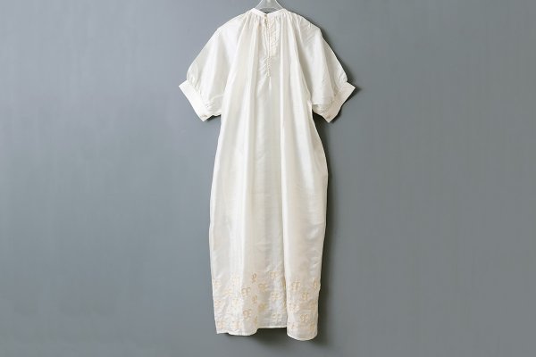 画像2: Khadi Silk Tie Embroidery Dress (B.WH)