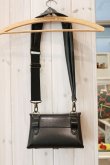 画像2: 封筒型 3way bag・シャイニー (446422:BK) (2)