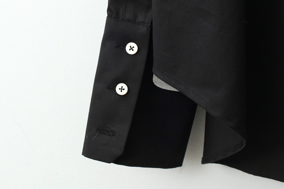 エバゴス高密度サテン襟なしブラウス BLACK - シャツ/ブラウス(長袖/七分)